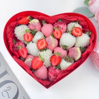  Клубника в сердце s Love + свежая ягода