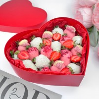  Клубника в сердце s,  Любимой+свежая ягода.
