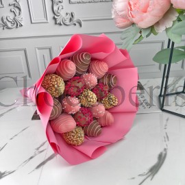 Клубничный букет "Шарм"