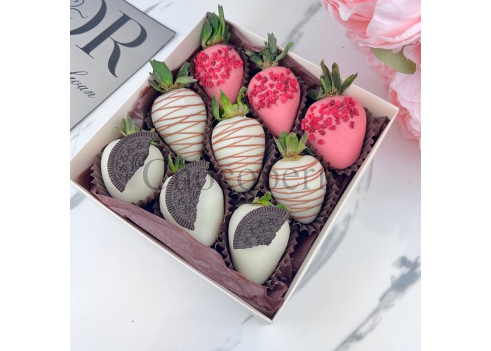 Клубничный набор  "Прелесть" 9 ягод