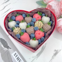  Клубника в сердце "Love story" с голубикой.